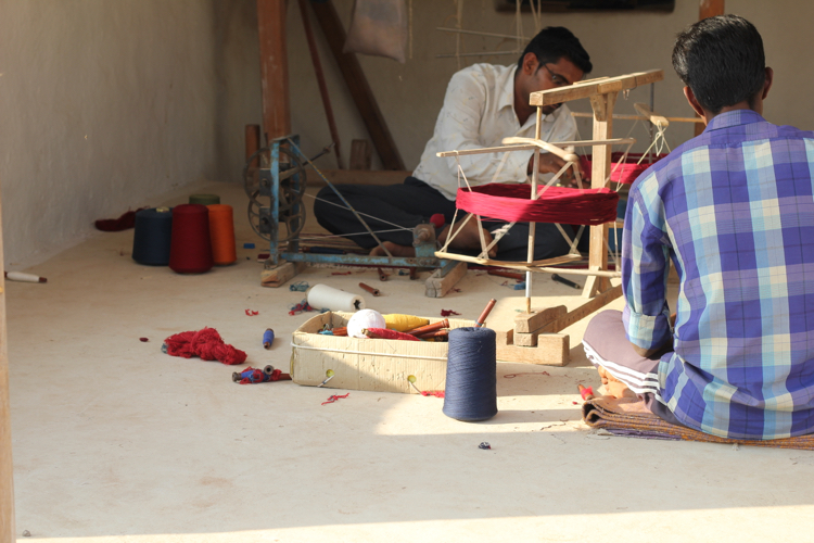 Craftsman-Bhuj-Bhujodi-Gujarat-textile-weaving-artisan-karigar-dyeing-cotton-warping-kaatch-Shamji