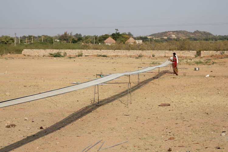 Craftsman-Bhuj-Bhujodi-Gujarat-textile-weaving-artisan-karigar-dyeing-cotton-warping-kaatch-Shamji