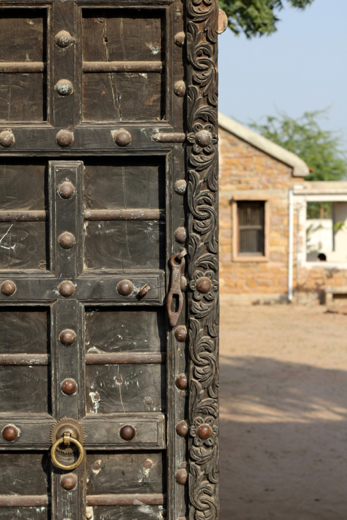 Craftsman-Bhuj-Bhujodi-Gujarat-textile-weaving-artisan-karigar-dyeing-cotton-warping-kaatch-Shamji