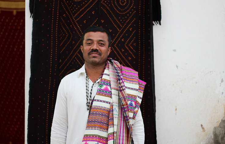 Vankar-Vishram-Shamji-karigar-weave-artisan-gujarat-borderandfall-feature-image